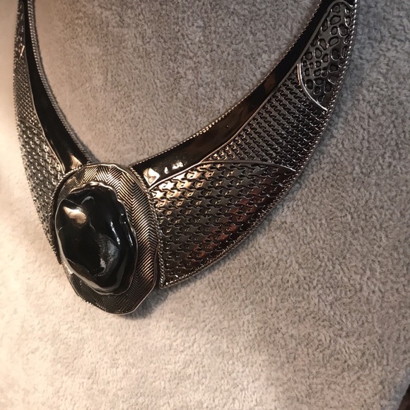 🆕 Gorgeous necklace and earrings set. - Picture 8 of 11